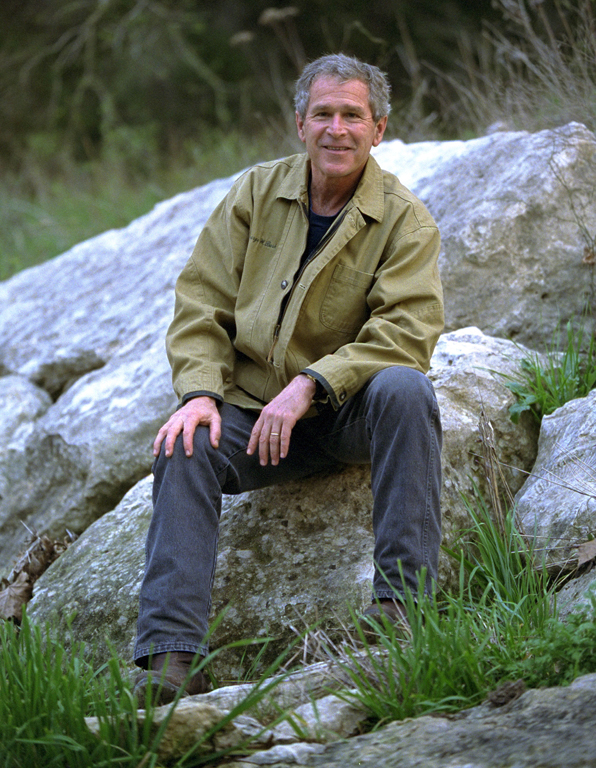 President George W. Bush poses for artist Robert Anderson, a portrait painter and former Yale classmate, March 29, 2002, at Prairie Chapel Ranch in Crawford, Texas. (P15315-24)