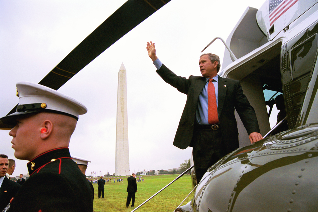 President George W. Bush waves as he boards Marine One en route to Minnesota, June 19, 2003. (P31257-11A)