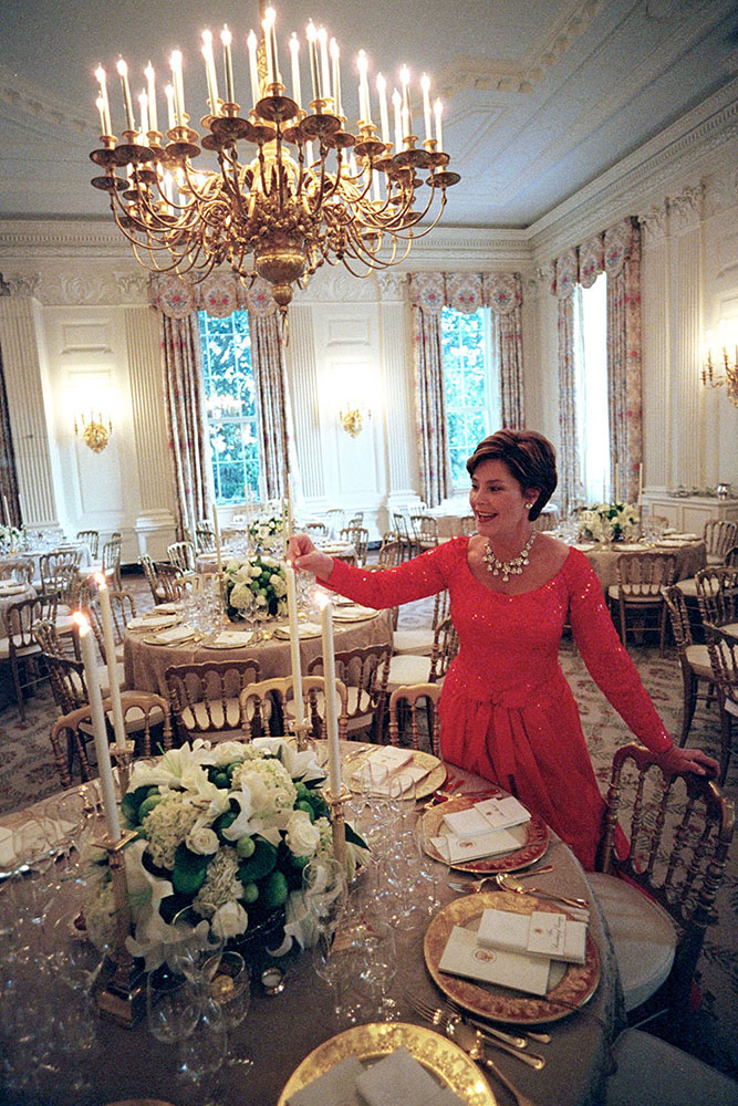 Mrs. Laura Bush lights candles for Mexico State Dinner, September 5, 2001.