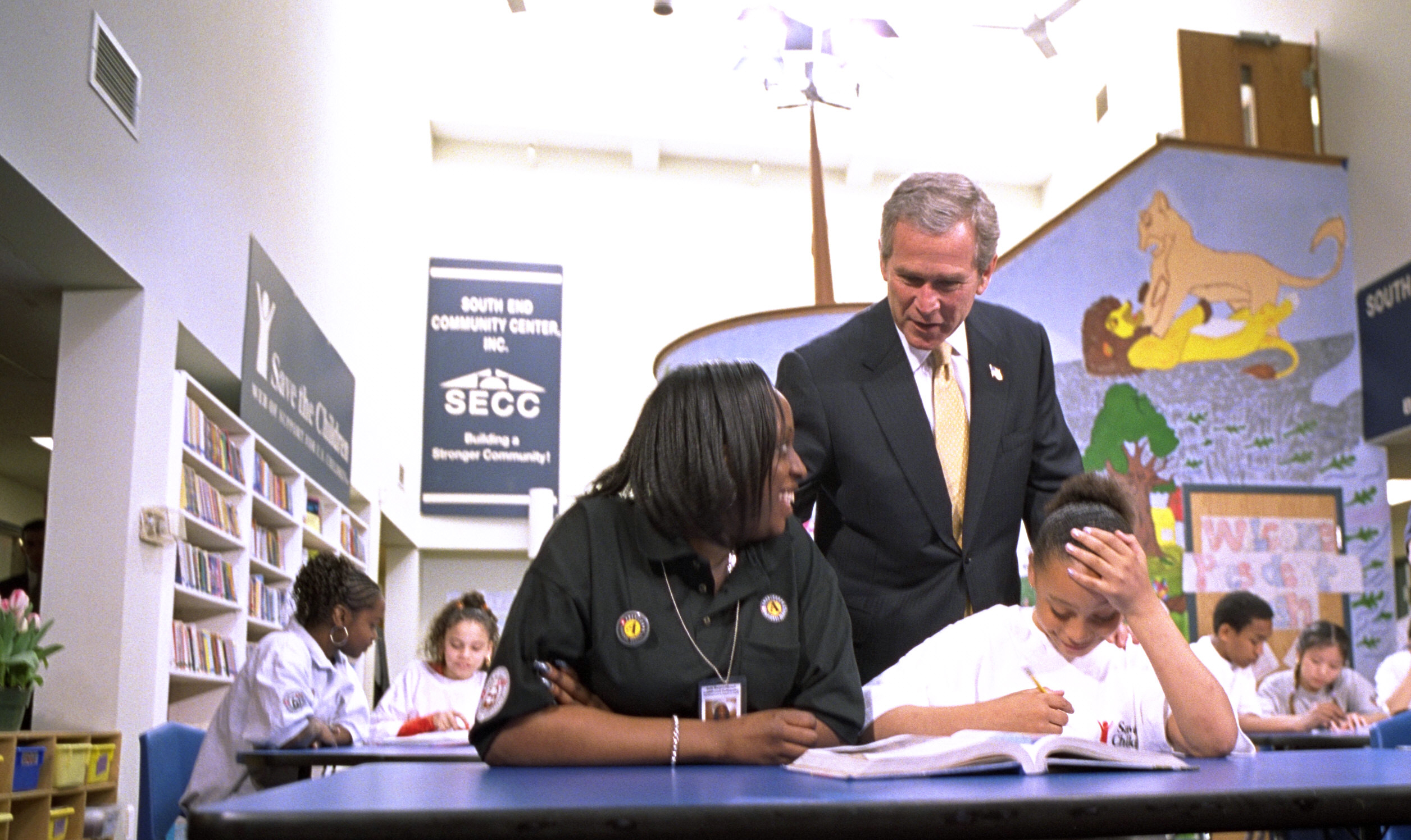 President Bush talks with volunteers and students at a USA Freedom Corps event.
