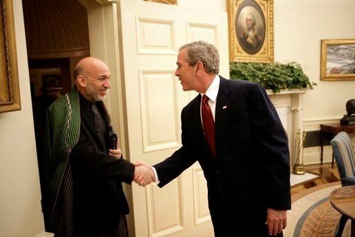 Hamid Karzai shakes hands with President George W. Bush
