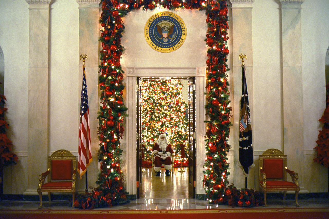 Christmas at the White House 2002 (P25303-03)