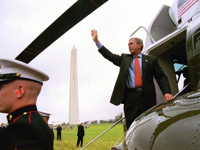 President George W. Bush waves as he boards Marine One en route to Minnesota, June 19, 2003. (P31257-11A)