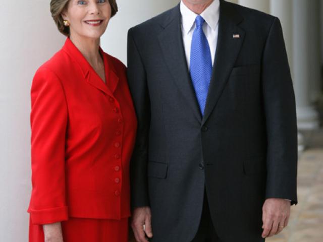 President George W. Bush and Mrs. Laura Bush pose for their official portrait, October 25, 2005, on the Colonnade of the White House. (P102505ED-0102)