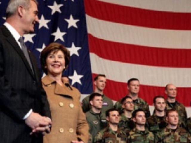 Laura Bush and service members