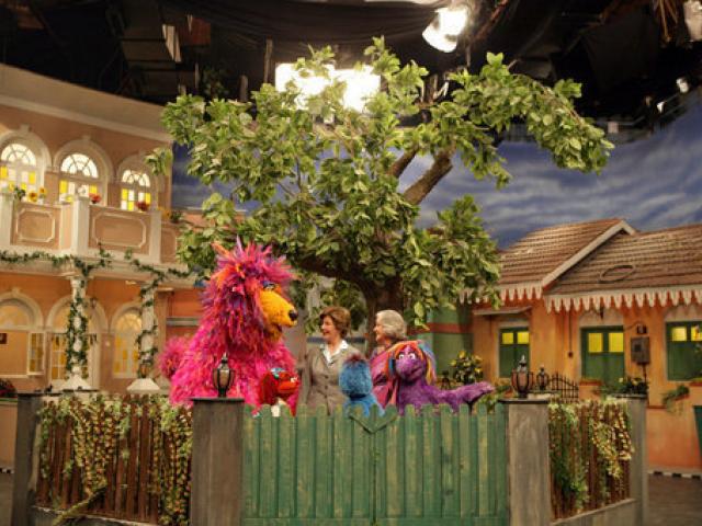 Laura Bush meets characters on the set of Galli Galli Sim Sim. p030206sc-0282-515h